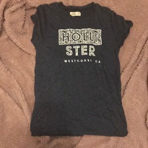 Hollister tee